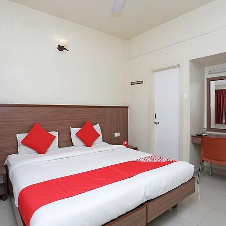 Oyo 4104 Surya Villa プネ エクステリア 写真
