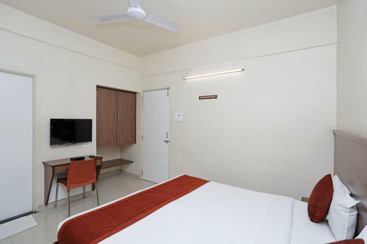 Oyo 4104 Surya Villa プネ エクステリア 写真