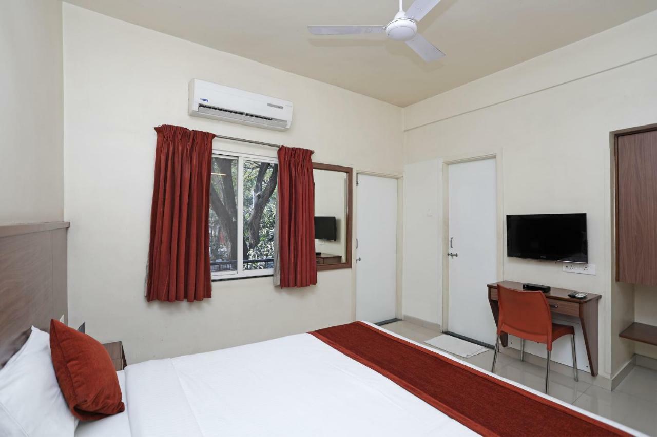 Oyo 4104 Surya Villa プネ エクステリア 写真