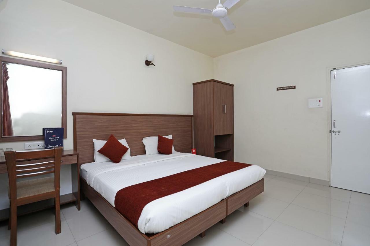 Oyo 4104 Surya Villa プネ エクステリア 写真