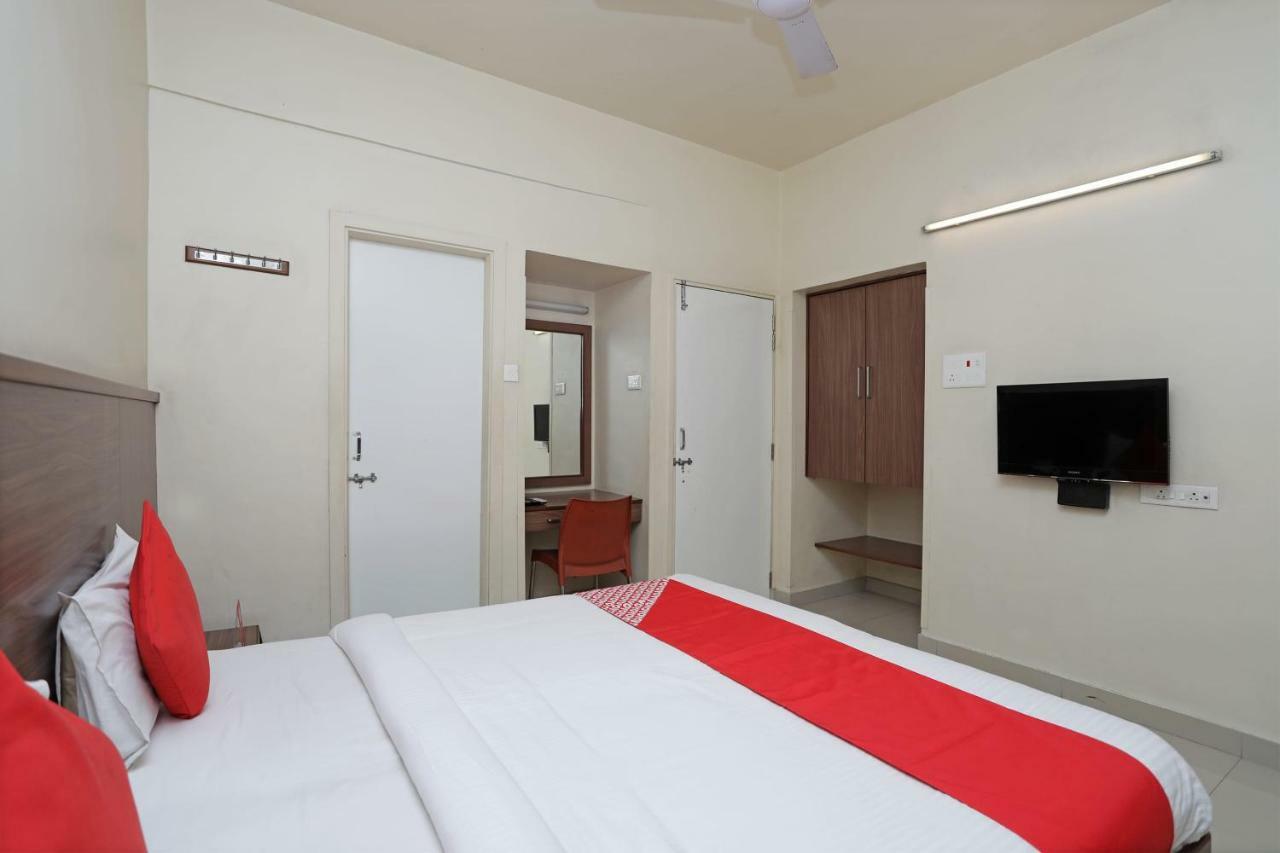Oyo 4104 Surya Villa プネ エクステリア 写真